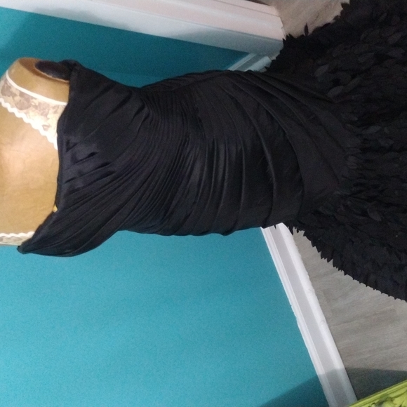 Evening Gown - Picture 3 of 4